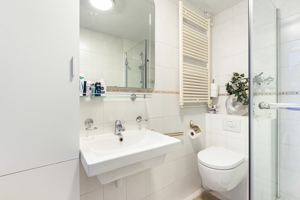 Foto - Te koop: Goed onderhouden tussenwoning in rustige woonwijk!